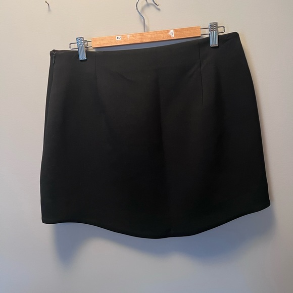Zara black mini skirt - Picture 2 of 3